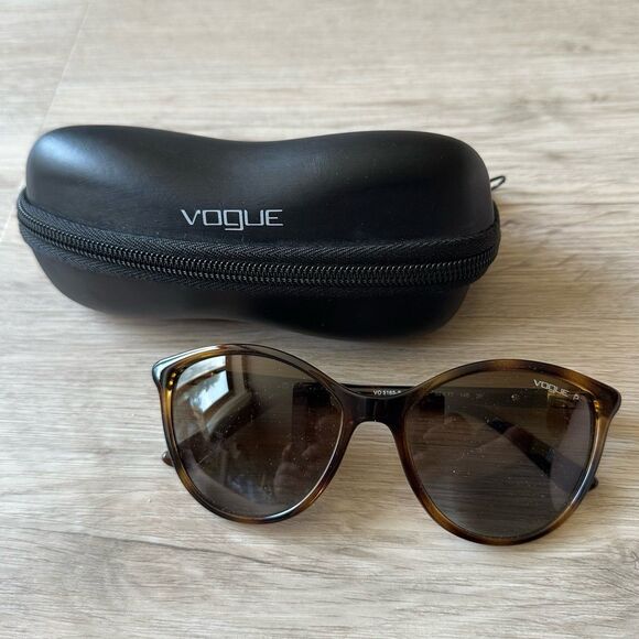 Vogue Sunglasses With Zip Around Sport Case main image 7